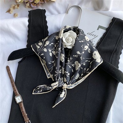 ผ้าไหม Vs. โพลีเอสเตอร์: วิธีบอกความแตกต่างระหว่างจริงกับของปลอมได้อย่างไร